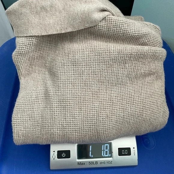 Cyrus open front cardigan, oatmeal color size large button detail on both sides - Picture 6 of 6